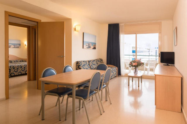 25.09 avion Bucuresti, Spania - Costa Brava - Barcelona Santa Susanna, Hotel htop Royal Sun Suites 616 EURO, 7 nopti, Mic dejun inclus