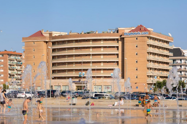 25.09 avion Bucuresti, Spania - Costa Brava - Barcelona Santa Susanna, Hotel htop Royal Sun Suites 616 EURO, 7 nopti, Mic dejun inclus