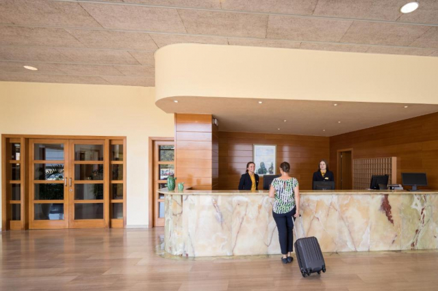 25.09 avion Bucuresti, Spania - Costa Brava - Barcelona Santa Susanna, Hotel htop Royal Sun Suites 616 EURO, 7 nopti, Mic dejun inclus