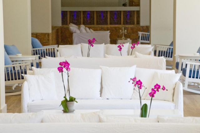 27.09 avion Bucuresti, Cipru - Zona Larnaca Larnaca, Hotel Sandy Beach & Spa 861 EURO, 7 nopti, Demipensiune inclusa