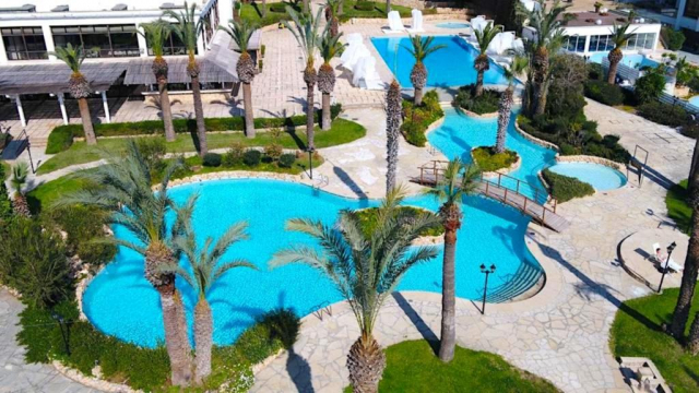 27.09 avion Bucuresti, Cipru - Zona Larnaca Larnaca, Hotel Sandy Beach & Spa 861 EURO, 7 nopti, Demipensiune inclusa