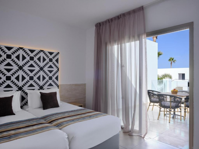27.09 avion Bucuresti, Cipru - Zona Larnaca Ayia Napa, Atlantica Panthea Resort 685 EURO, 7 nopti, Demipensiune inclusa