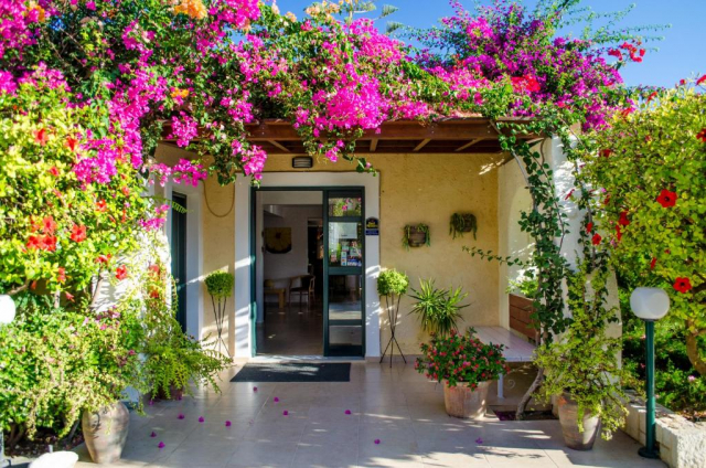 17.09 avion Bucuresti, Grecia - Creta - Heraklion Gouves, Hotel Your Memories 528 EURO, 7 nopti, Fara masa