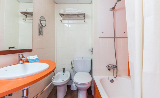 30.09 avion Bucuresti, Spania - Costa Brava - Barcelona Lloret de Mar, BlueSea Montevista Hawai 626 EURO, 7 nopti, Demipensiune inclusa
