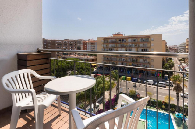 30.09 avion Bucuresti, Spania - Costa Brava - Barcelona Lloret de Mar, Hotel htop Palm Beach & SPA 606 EURO, 7 nopti, Demipensiune inclusa