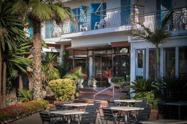 02.10 avion Bucuresti, Spania - Costa Brava - Barcelona Malgrat de Mar, Hotel htop Planamar 587 EURO, 7 nopti, Demipensiune inclusa