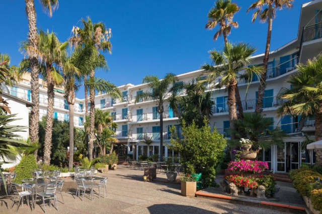 02.10 avion Bucuresti, Spania - Costa Brava - Barcelona Malgrat de Mar, Hotel htop Planamar 577 EURO, 7 nopti, Mic dejun inclus