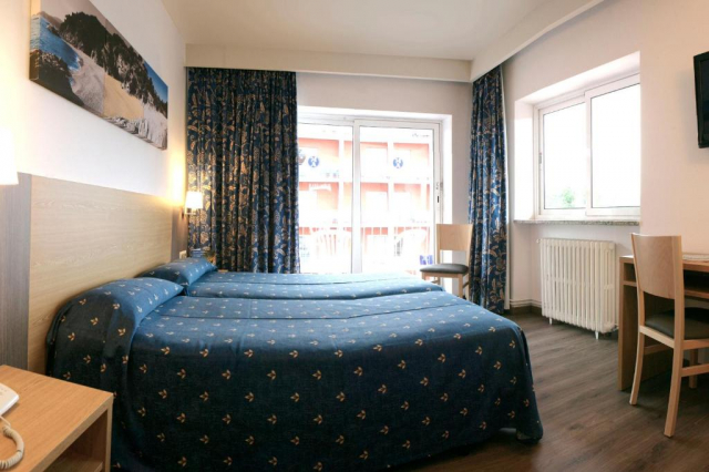 02.10 avion Bucuresti, Spania - Costa Brava - Barcelona Lloret de Mar, Hotel Acapulco 567 EURO, 7 nopti, Mic dejun inclus