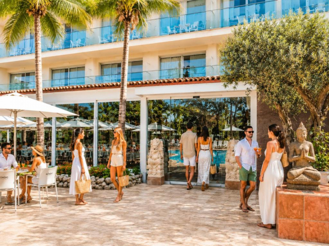02.10 avion Bucuresti, Spania - Costa Brava - Barcelona Lloret de Mar, Hotel La Palmera & Spa 616 EURO, 7 nopti, Demipensiune inclusa