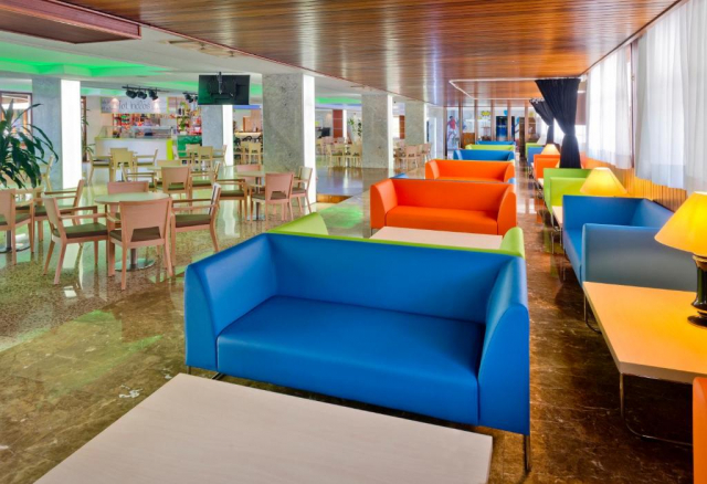 02.10 avion Bucuresti, Spania - Costa Brava - Barcelona Lloret de Mar, Hotel GHT Oasis Park & SPA 587 EURO, 7 nopti, Mic dejun inclus