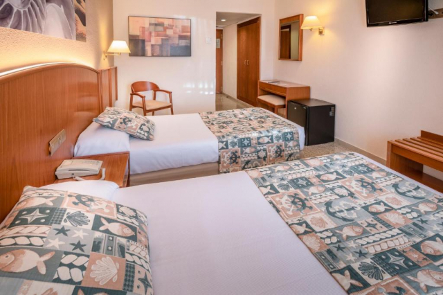 02.10 avion Bucuresti, Spania - Costa Brava - Barcelona Lloret de Mar, Hotel GHT Oasis Park & SPA 587 EURO, 7 nopti, Mic dejun inclus