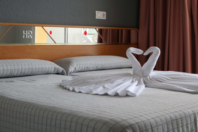 16.10 avion Bucuresti, Spania - Costa Brava - Barcelona Malgrat de Mar, Hotel Reymar Playa 587 EURO, 7 nopti, Demipensiune inclusa