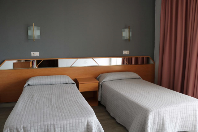 16.10 avion Bucuresti, Spania - Costa Brava - Barcelona Malgrat de Mar, Hotel Reymar Playa 587 EURO, 7 nopti, Demipensiune inclusa