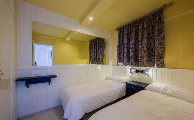 28.09 avion Bucuresti, Spania - Tenerife Puerto de la Cruz, Apartamentos Teneguia 636 EURO, 7 nopti, Fara masa