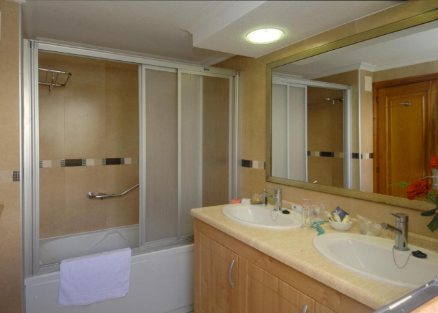 28.09 avion Bucuresti, Spania - Tenerife Los Cristianos, Ona Beverly Hills Suites 753 EURO, 7 nopti, Fara masa