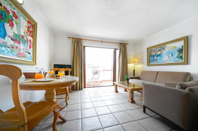 28.09 avion Bucuresti, Spania - Tenerife Los Cristianos, Ona Beverly Hills Suites 753 EURO, 7 nopti, Fara masa