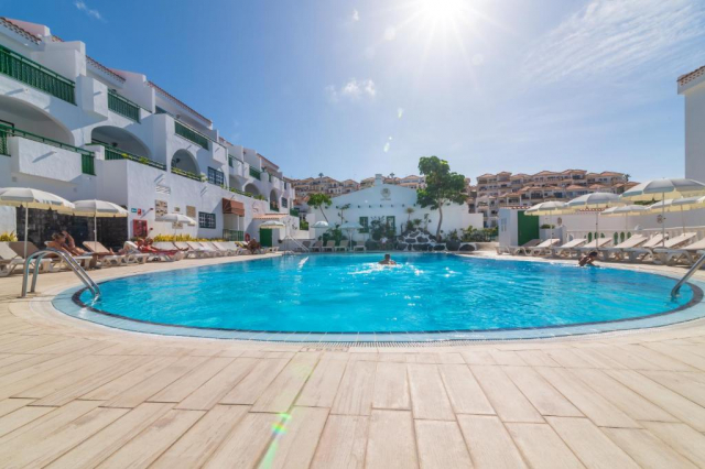 28.09 avion Bucuresti, Spania - Tenerife Costa Adeje, Aparthotel Neptuno Costa Adeje 773 EURO, 7 nopti, Fara masa