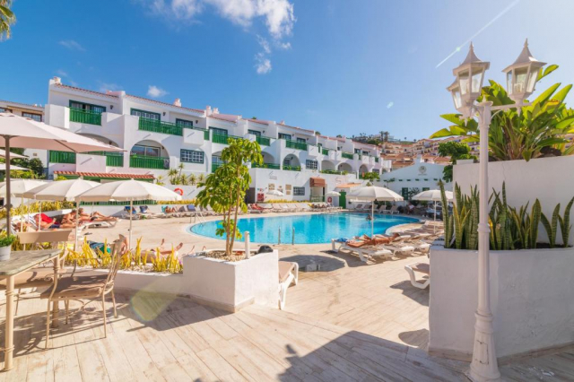 28.09 avion Bucuresti, Spania - Tenerife Costa Adeje, Aparthotel Neptuno Costa Adeje 773 EURO, 7 nopti, Fara masa