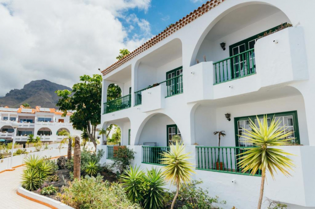 28.09 avion Bucuresti, Spania - Tenerife Costa Adeje, Aparthotel Neptuno Costa Adeje 773 EURO, 7 nopti, Fara masa