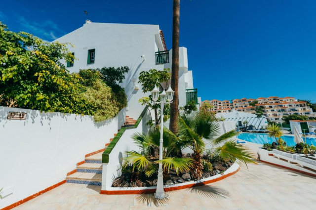 28.09 avion Bucuresti, Spania - Tenerife Costa Adeje, Aparthotel Neptuno Costa Adeje 773 EURO, 7 nopti, Fara masa