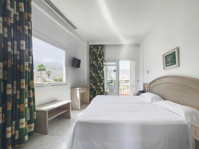 12.10 avion Bucuresti, Spania - Tenerife Puerto de la Cruz, La Carabela Apartamentos 685 EURO, 7 nopti, Fara masa
