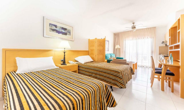 12.10 avion Bucuresti, Spania - Tenerife Los Cristianos, Ona Hollywood Mirage 851 EURO, 7 nopti, Fara masa