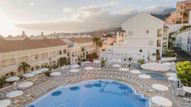 12.10 avion Bucuresti, Spania - Tenerife Los Cristianos, Ona Hollywood Mirage 851 EURO, 7 nopti, Fara masa