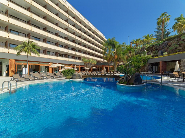 12.10 avion Bucuresti, Spania - Tenerife Puerto de la Cruz, Hotel Fergus Puerto de la Cruz 861 EURO, 7 nopti, Demipensiune inclusa