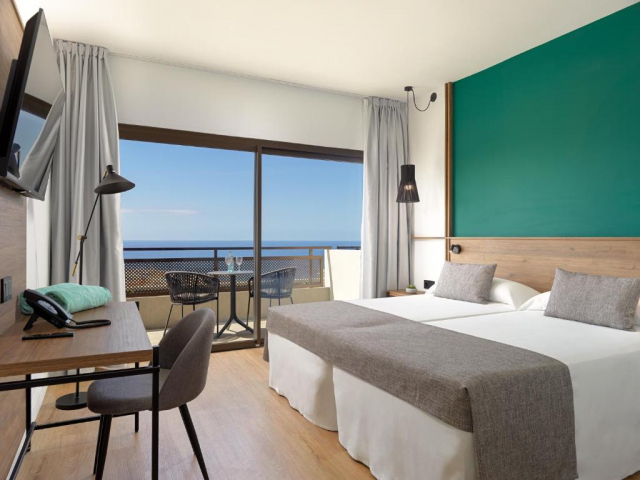 12.10 avion Bucuresti, Spania - Tenerife Puerto de la Cruz, Hotel Fergus Puerto de la Cruz 861 EURO, 7 nopti, Demipensiune inclusa