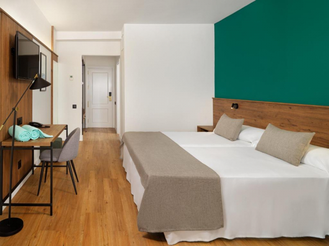 12.10 avion Bucuresti, Spania - Tenerife Puerto de la Cruz, Hotel Fergus Puerto de la Cruz 861 EURO, 7 nopti, Demipensiune inclusa