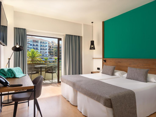 12.10 avion Bucuresti, Spania - Tenerife Puerto de la Cruz, Hotel Fergus Puerto de la Cruz 861 EURO, 7 nopti, Demipensiune inclusa