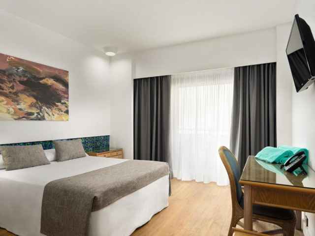 12.10 avion Bucuresti, Spania - Tenerife Puerto de la Cruz, Hotel Fergus Puerto de la Cruz 861 EURO, 7 nopti, Demipensiune inclusa