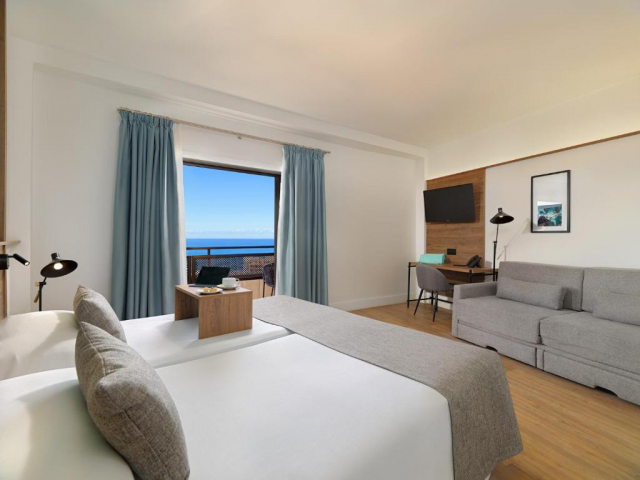 12.10 avion Bucuresti, Spania - Tenerife Puerto de la Cruz, Hotel Fergus Puerto de la Cruz 861 EURO, 7 nopti, Demipensiune inclusa