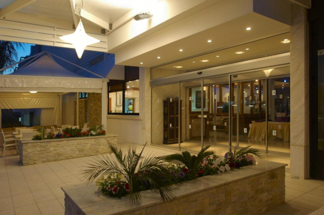 27.09 avion Bucuresti, Cipru - Zona Larnaca Ayia Napa, Senator Hotel Apartments - Adults Only 538 EURO, 7 nopti, Fara masa
