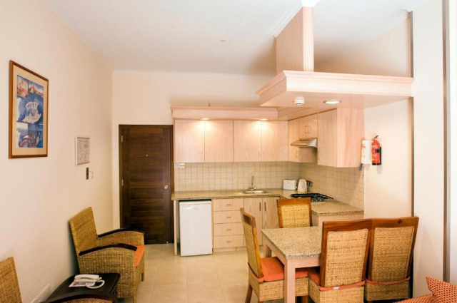 27.09 avion Bucuresti, Cipru - Zona Larnaca Ayia Napa, Senator Hotel Apartments - Adults Only 538 EURO, 7 nopti, Fara masa