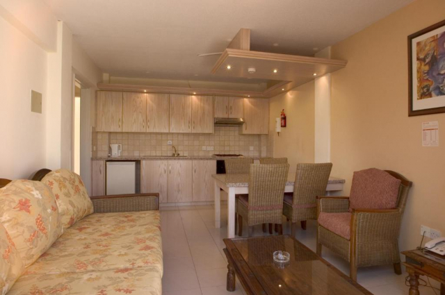 27.09 avion Bucuresti, Cipru - Zona Larnaca Ayia Napa, Senator Hotel Apartments - Adults Only 538 EURO, 7 nopti, Fara masa