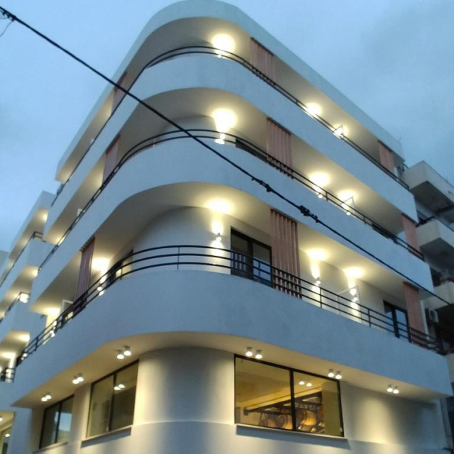 27.09 avion Bucuresti, Cipru - Zona Larnaca Larnaca, Roseum Boutique Hotel 675 EURO, 7 nopti, Fara masa