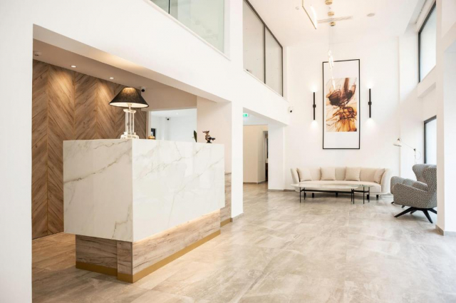27.09 avion Bucuresti, Cipru - Zona Larnaca Larnaca, Roseum Boutique Hotel 675 EURO, 7 nopti, Fara masa