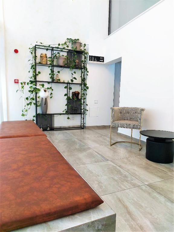 27.09 avion Bucuresti, Cipru - Zona Larnaca Larnaca, Roseum Boutique Hotel 675 EURO, 7 nopti, Fara masa