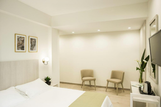 27.09 avion Bucuresti, Cipru - Zona Larnaca Larnaca, Roseum Boutique Hotel 675 EURO, 7 nopti, Fara masa