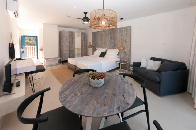 19.10 avion Bucuresti, Cipru - Zona Larnaca Limassol, Hotel Hylatio Tourist Village 626 EURO, 7 nopti, Mic dejun inclus