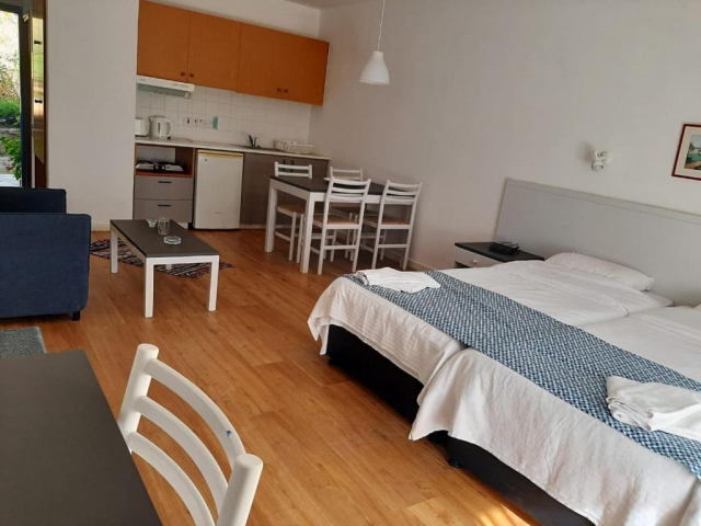 19.10 avion Bucuresti, Cipru - Zona Larnaca Limassol, Hotel Hylatio Tourist Village 626 EURO, 7 nopti, Mic dejun inclus