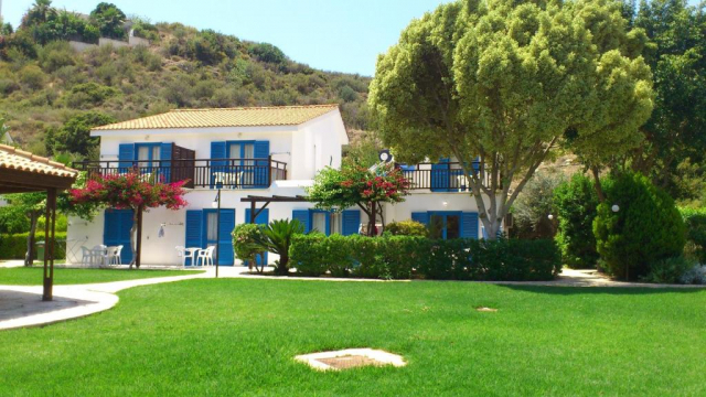 19.10 avion Bucuresti, Cipru - Zona Larnaca Limassol, Hotel Hylatio Tourist Village 626 EURO, 7 nopti, Mic dejun inclus