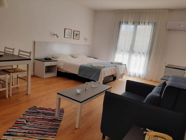 19.10 avion Bucuresti, Cipru - Zona Larnaca Limassol, Hotel Hylatio Tourist Village 626 EURO, 7 nopti, Mic dejun inclus