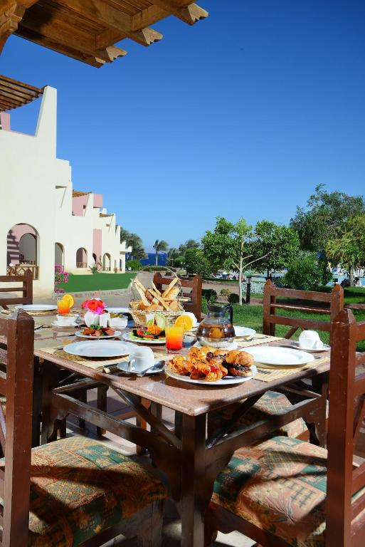 04.10 avion Bucuresti, Egipt - Regiunea Sharm el Sheikh Dahab, Tropitel Dahab Oasis Hotel 596 EURO, 7 nopti, Demipensiune inclusa