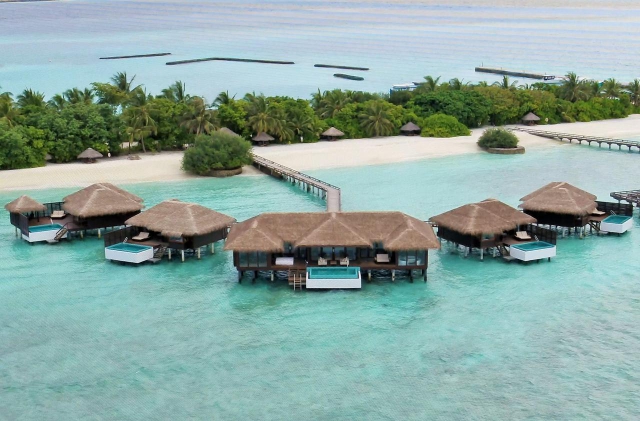 DELUXE PE PLAJA IN MALDIVE LA 5***** SHERATON FULL MOON MIC DEJUN ZBOR   DIN OTOPENI CU TAXE INCLUSE