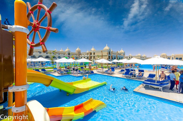 LAST MINUTE DE REVELION   7 NOPTI LA 5***** PE PLAJA AMC  ROYAL   ALL INCLUSIVE ZBOR CHARTER DIN OTOPENI CU TAXE INCLUSE