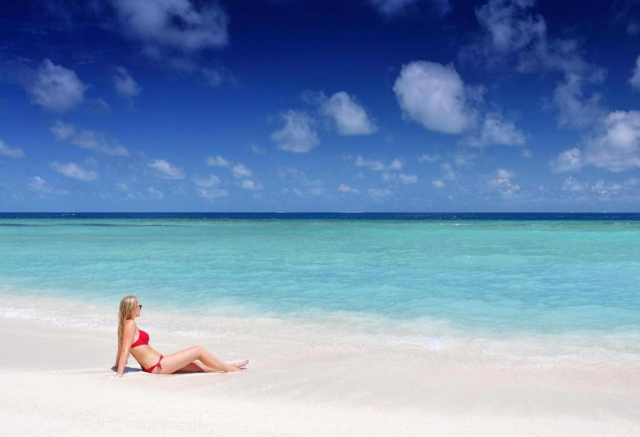 ULTIMELE LOCURI MALDIVE VELANA BEACH    4****    ZBOR   DIRECT DIN OTOPENI  CU TAXE INCLUSE