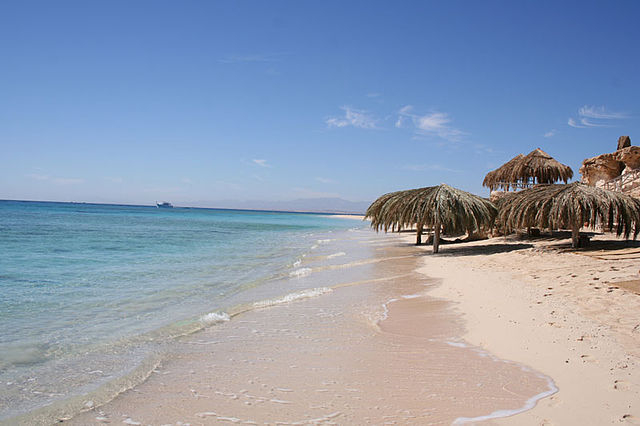 Ultimele locuri !!! Sejur la plaja in Hurghada la doar 349 euro,avion din Cluj, KING TUT AQUAPARK BEACH RESORT 4*