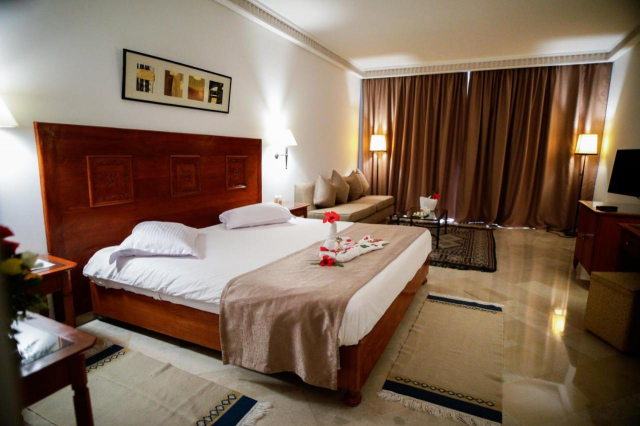 ULTIMELE LOCURI TUNISIA, AVION DIN CLUJ-NAPOCA, LA HOTEL ALHAMBRA THALASSO 5*, LA TARIFUL DE 599 EURO/PERS, AI!